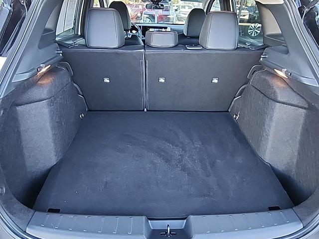 Photo of 2025 Aspen White Tricoat/Super Black Nissan Kicks