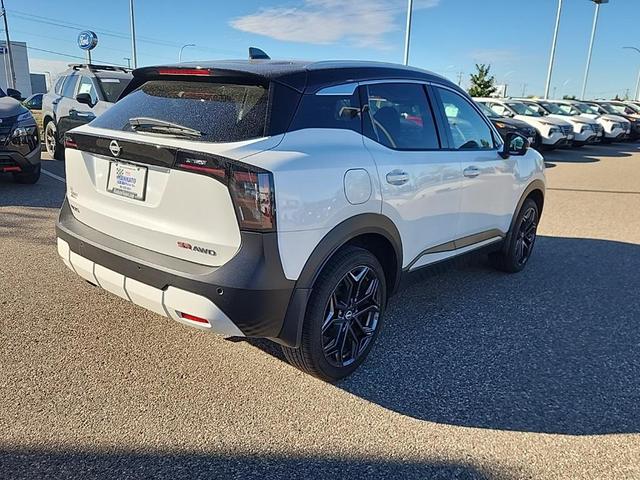 Photo of 2025 Aspen White Tricoat/Super Black Nissan Kicks