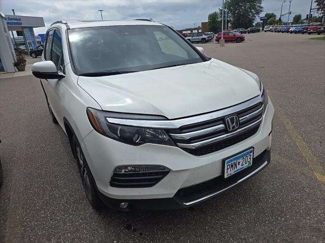Photo of 2017 White Diamond Pearl Honda Pilot