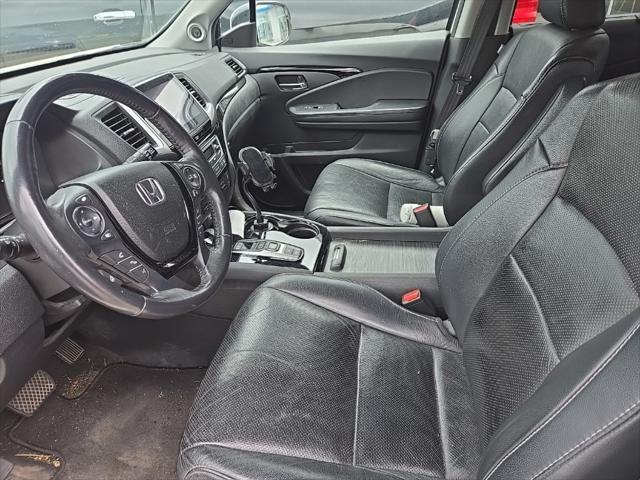 Photo of 2017 White Diamond Pearl Honda Pilot
