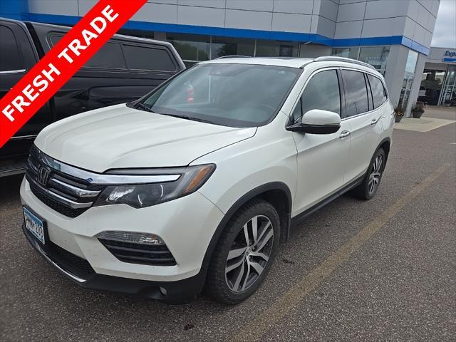 Photo of 2017 White Diamond Pearl Honda Pilot