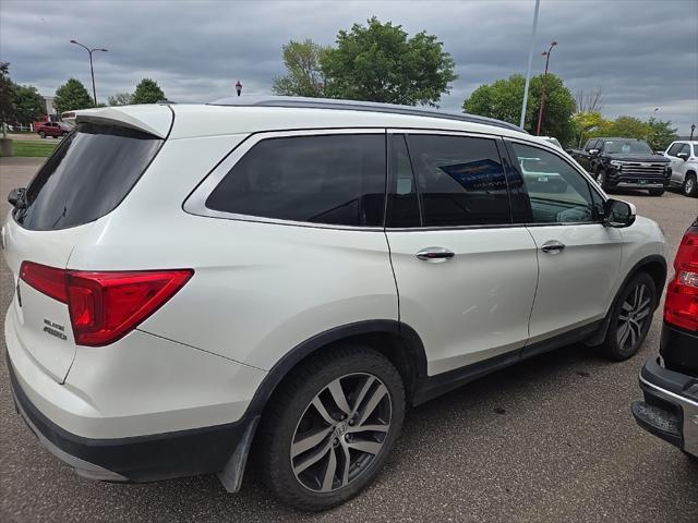 Photo of 2017 White Diamond Pearl Honda Pilot