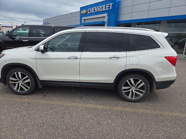 Photo of 2017 White Diamond Pearl Honda Pilot