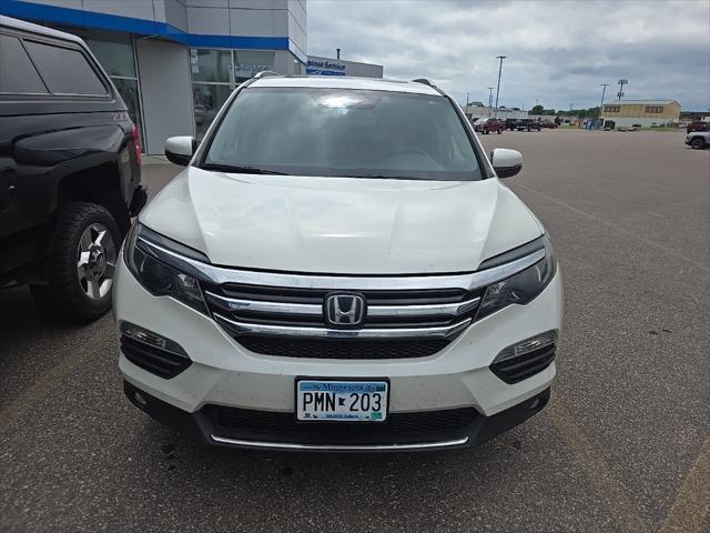 Photo of 2017 White Diamond Pearl Honda Pilot