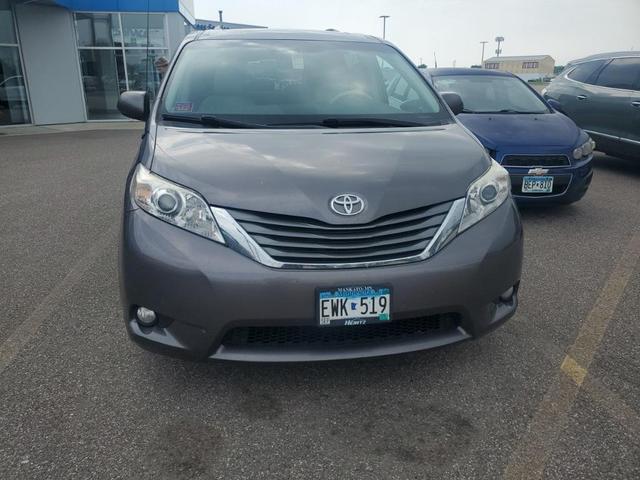 Photo of 2014 Predawn Gray Mica Toyota Sienna