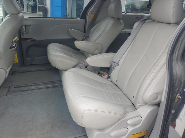 Photo of 2014 Predawn Gray Mica Toyota Sienna