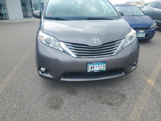 Photo of 2014 Predawn Gray Mica Toyota Sienna