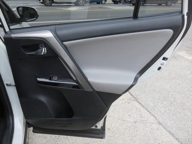 Photo of 2018 Blizzard Pearl Toyota RAV4 Hybrid