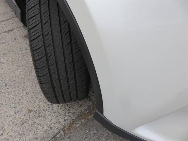 Photo of 2018 Blizzard Pearl Toyota RAV4 Hybrid