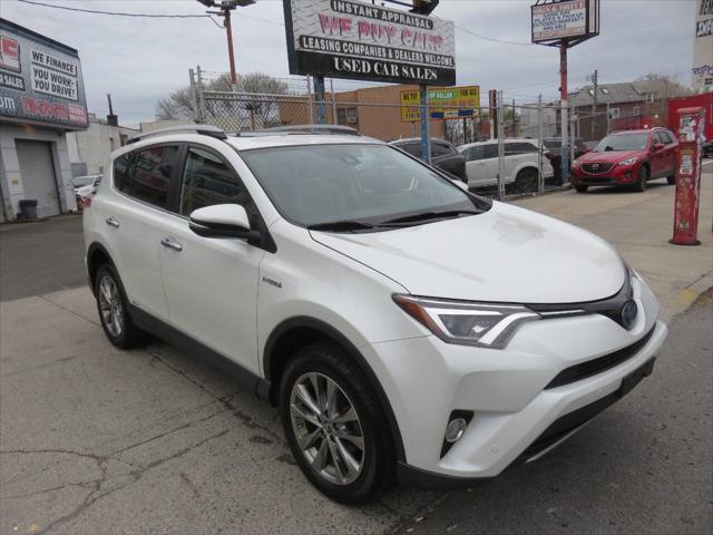 Photo of 2018 Blizzard Pearl Toyota RAV4 Hybrid