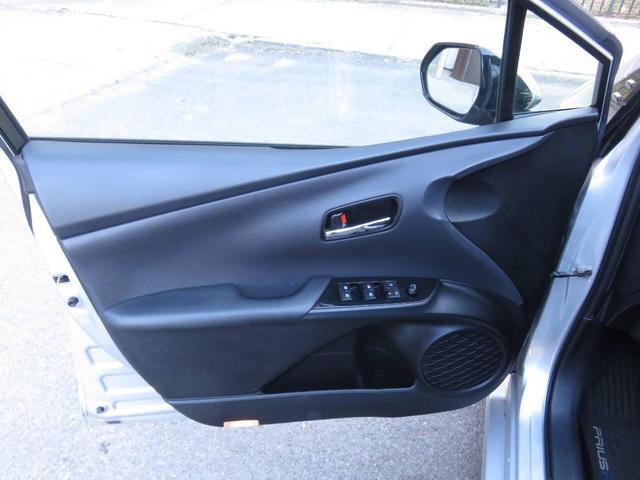 Photo of 2017 Classic Silver Metallic Toyota Prius Prime