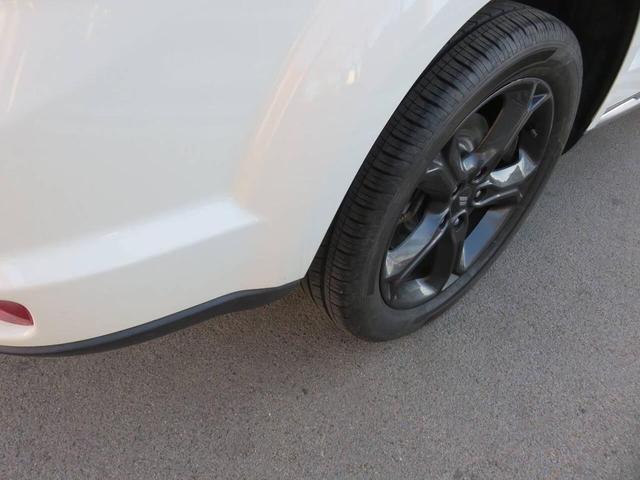 Photo of 2018 White Dodge Journey