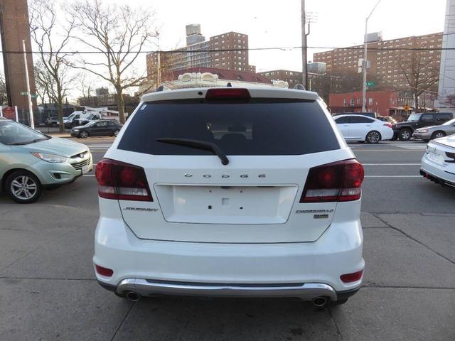 Photo of 2018 White Dodge Journey