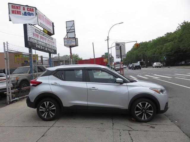 Photo of 2019 Brilliant Silver Metallic Nissan Kicks