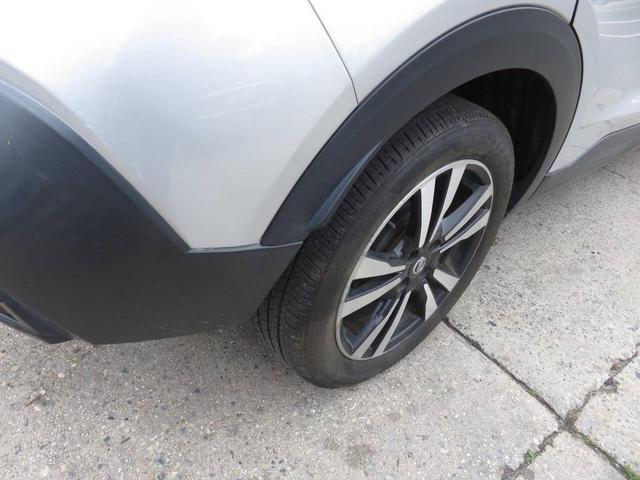 Photo of 2019 Brilliant Silver Metallic Nissan Kicks