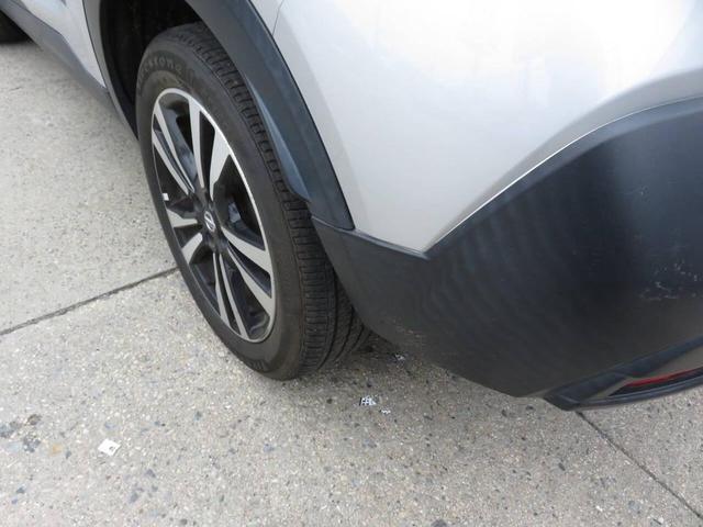Photo of 2019 Brilliant Silver Metallic Nissan Kicks