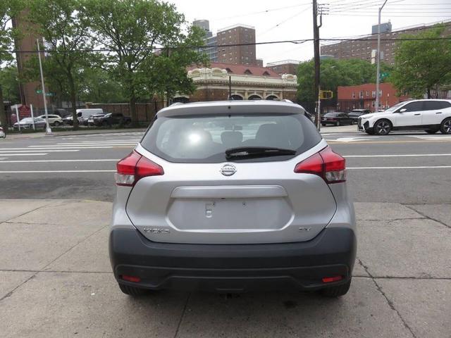 Photo of 2019 Brilliant Silver Metallic Nissan Kicks