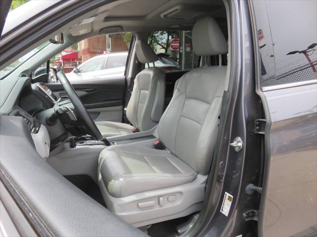 Photo of 2017 Modern Steel Metallic Honda Pilot
