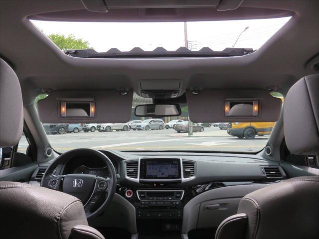 Photo of 2017 Modern Steel Metallic Honda Pilot
