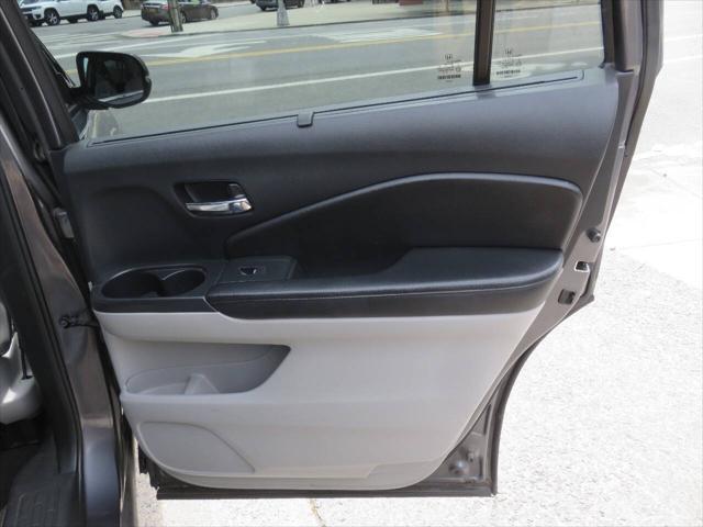 Photo of 2017 Modern Steel Metallic Honda Pilot