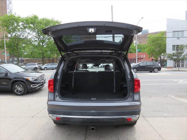 Photo of 2017 Modern Steel Metallic Honda Pilot