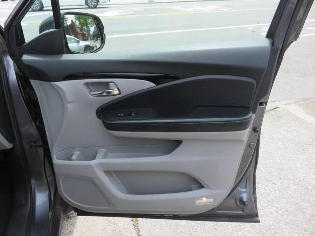 Photo of 2017 Modern Steel Metallic Honda Pilot