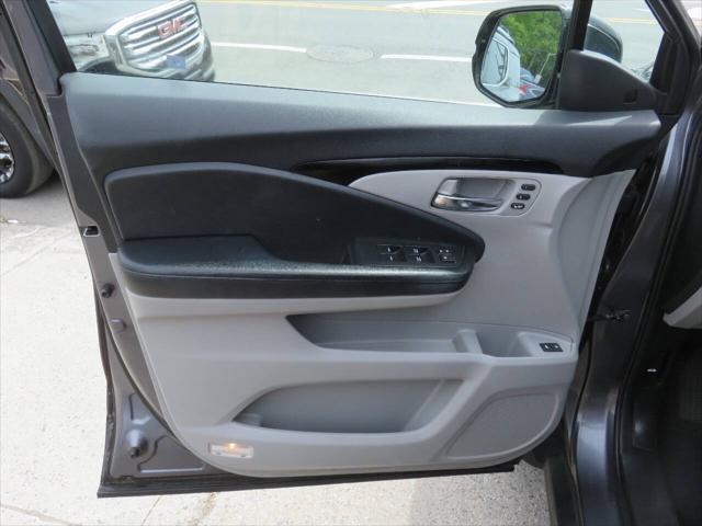 Photo of 2017 Modern Steel Metallic Honda Pilot