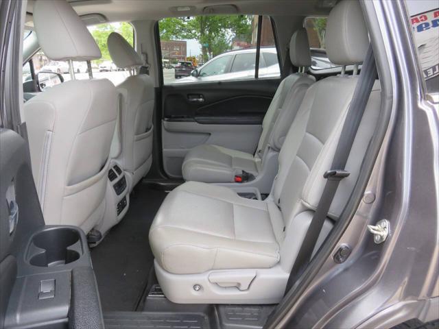 Photo of 2017 Modern Steel Metallic Honda Pilot