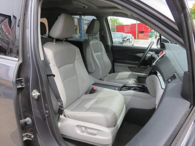 Photo of 2017 Modern Steel Metallic Honda Pilot
