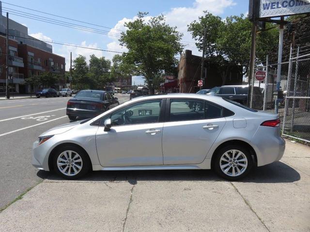 Photo of 2023 Classic Silver Metallic Toyota Corolla