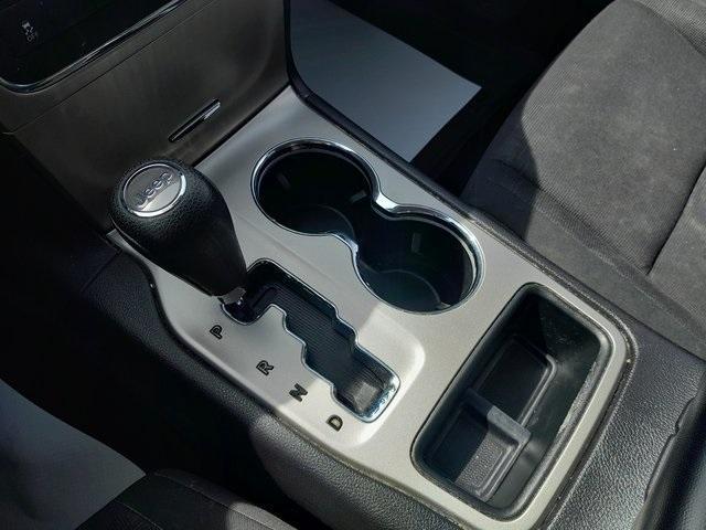 Photo of 2012 Stone White Clearcoat Jeep Grand Cherokee