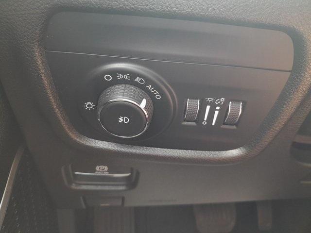 Photo of 2022 Silver Zynith Jeep Grand Cherokee