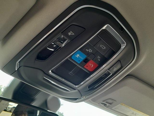 Photo of 2022 Silver Zynith Jeep Grand Cherokee