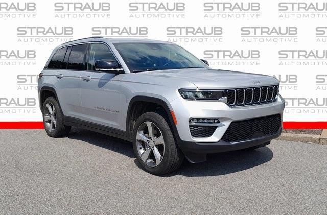 Photo of 2022 Silver Zynith Jeep Grand Cherokee