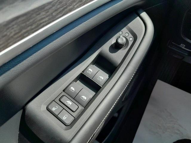 Photo of 2022 Silver Zynith Jeep Grand Cherokee