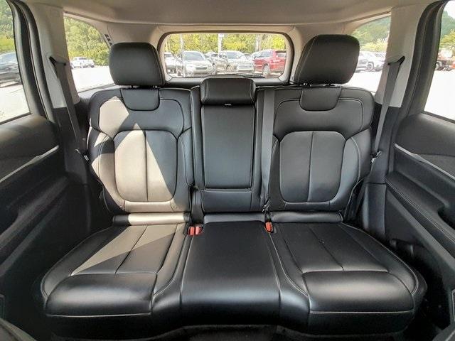 Photo of 2022 Silver Zynith Jeep Grand Cherokee