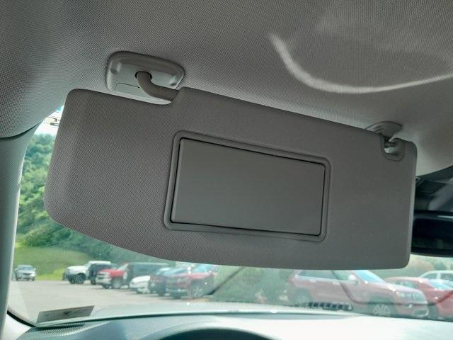 Photo of 2022 Silver Zynith Jeep Grand Cherokee