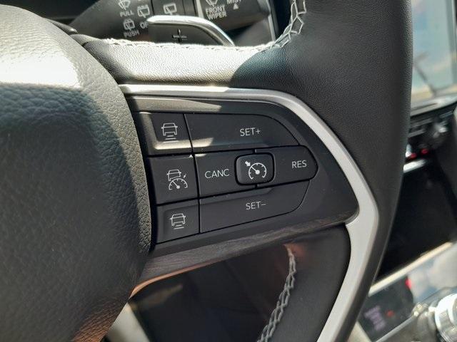 Photo of 2022 Silver Zynith Jeep Grand Cherokee