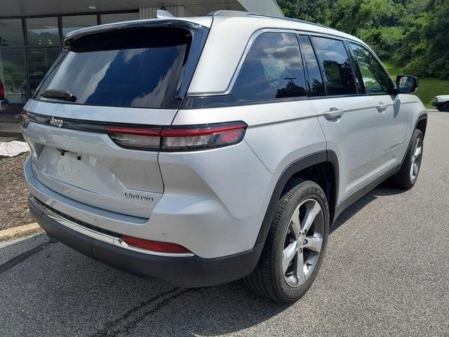 Photo of 2022 Silver Zynith Jeep Grand Cherokee