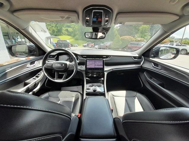 Photo of 2022 Silver Zynith Jeep Grand Cherokee