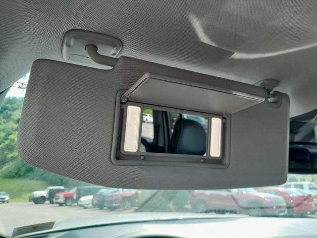 Photo of 2022 Silver Zynith Jeep Grand Cherokee