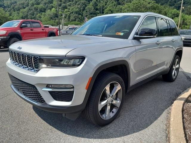 Photo of 2022 Silver Zynith Jeep Grand Cherokee