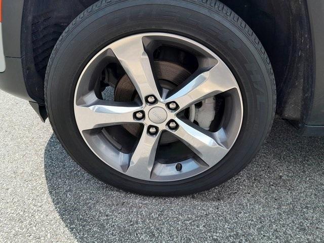 Photo of 2022 Silver Zynith Jeep Grand Cherokee