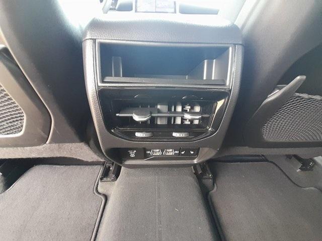 Photo of 2022 Silver Zynith Jeep Grand Cherokee