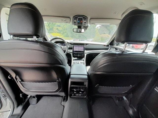 Photo of 2022 Silver Zynith Jeep Grand Cherokee
