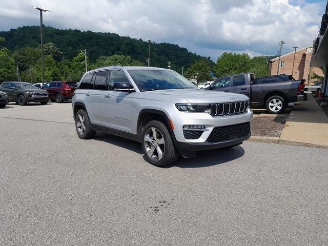 Photo of 2022 Silver Zynith Jeep Grand Cherokee