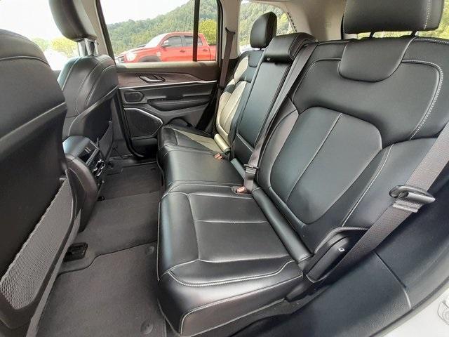 Photo of 2022 Silver Zynith Jeep Grand Cherokee