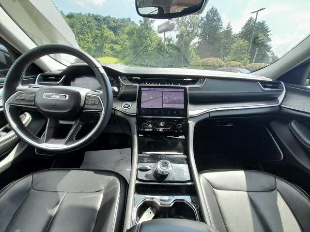Photo of 2022 Silver Zynith Jeep Grand Cherokee