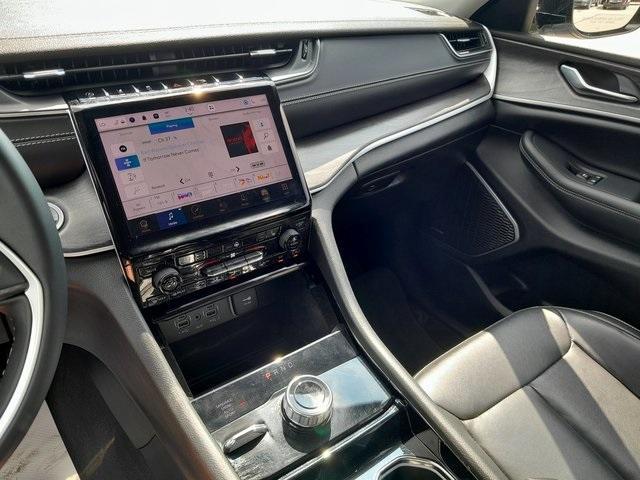 Photo of 2022 Silver Zynith Jeep Grand Cherokee