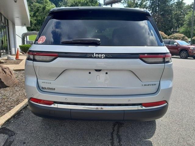 Photo of 2022 Silver Zynith Jeep Grand Cherokee